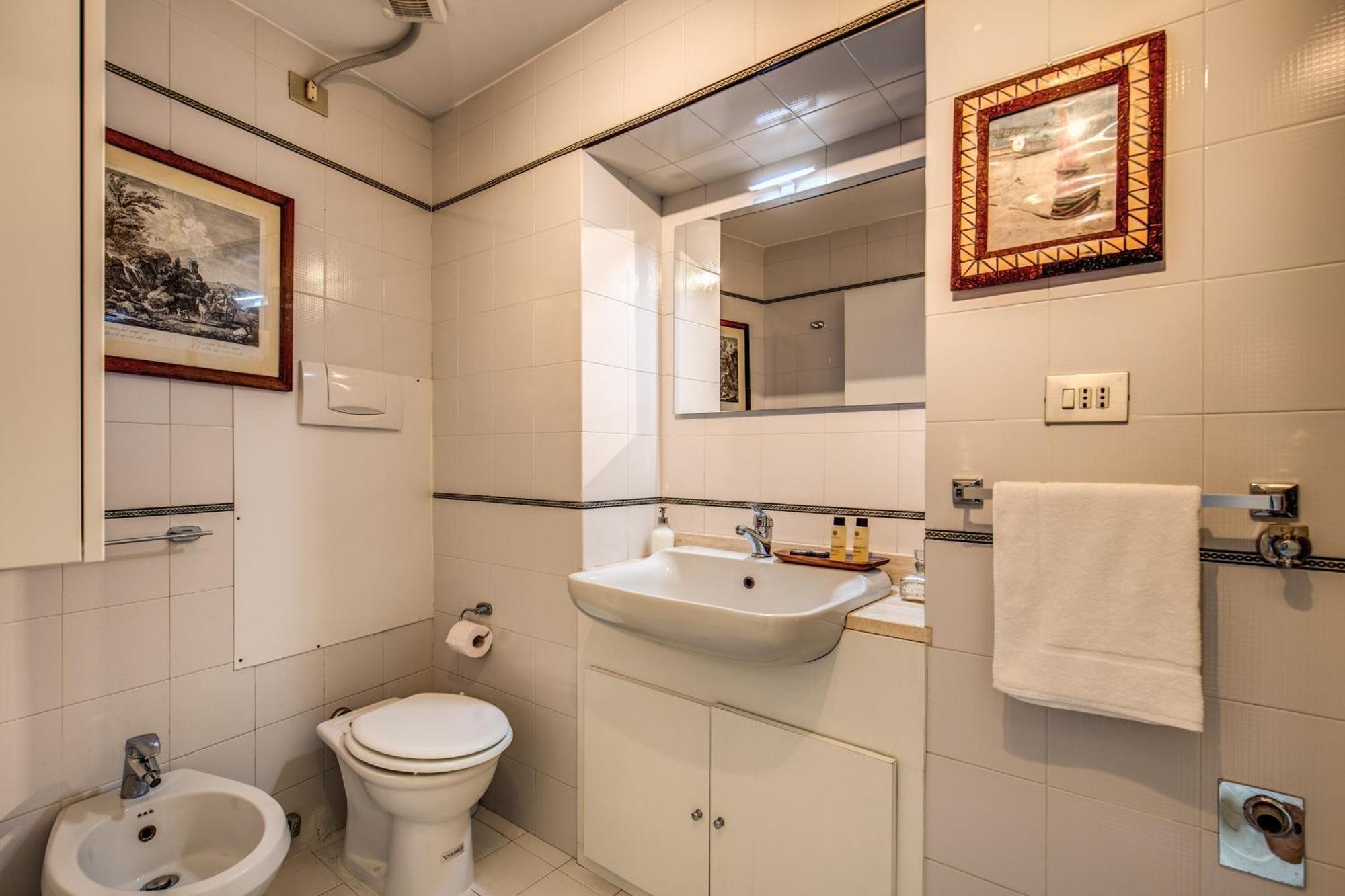 Appartement Elegant Behind The Colosseum Rome